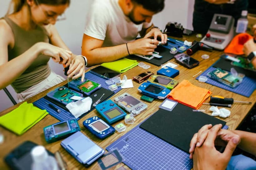Tokyo: Gameboy Mod Workshop at Akihabara - Akihabara, but Make It Retro Tech