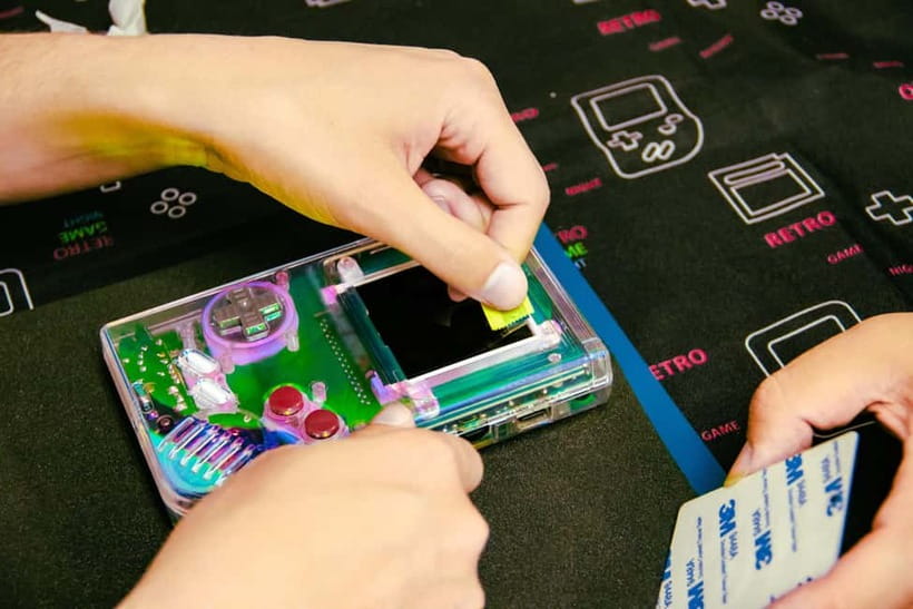 Tokyo: Gameboy Mod Workshop at Akihabara - Picking your Game Boy: colors, buttons, and screen choices
