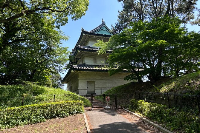 Tokyo: Imperial Palace and Shogun Historical Walking Tour - Meeting point at Starbucks, then a route bus tours miss