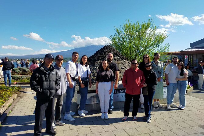 Tokyo: Instagram-Worthy Mt Fuji & Lake Kawaguchiko Day Trip - Stop 3: Oshino Hakkai Springs, Clear Water, and Quiet Minutes