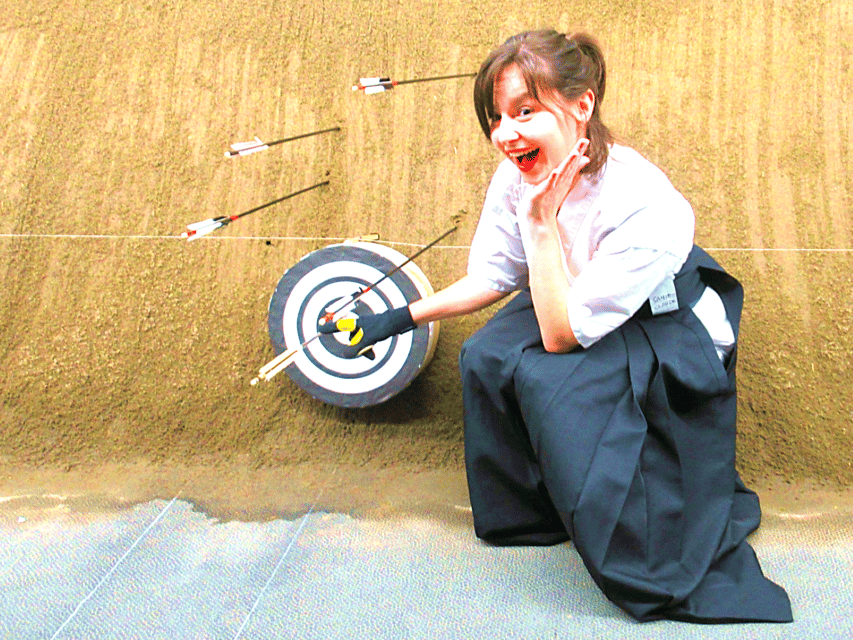 Tokyo: Japanese Archery (Kyudo) Experience - How the DAN Master Teaches Your Shooting Motion (In English)