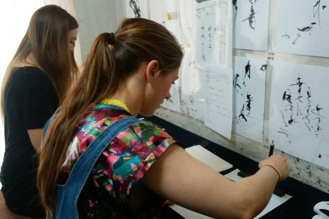 Tokyo Japanese Calligraphy Experience with a Master Artist - English support that keeps the class from feeling confusing