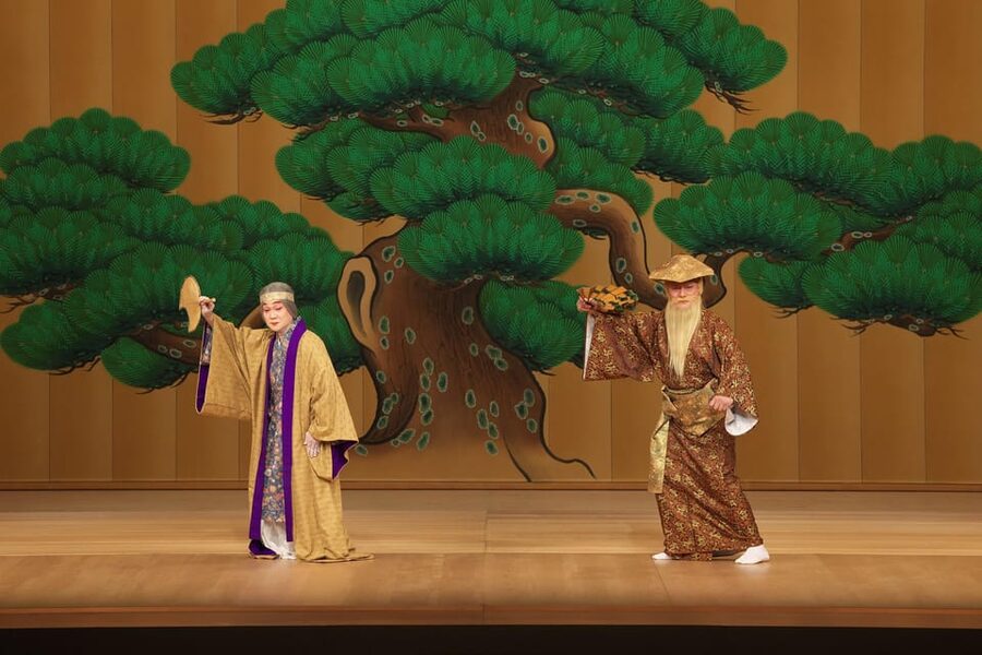 Tokyo: KABUKI, BUNRAKU, etc. presented by National Theatre - Etiquette inside the hall: keep it quiet, respect the rules