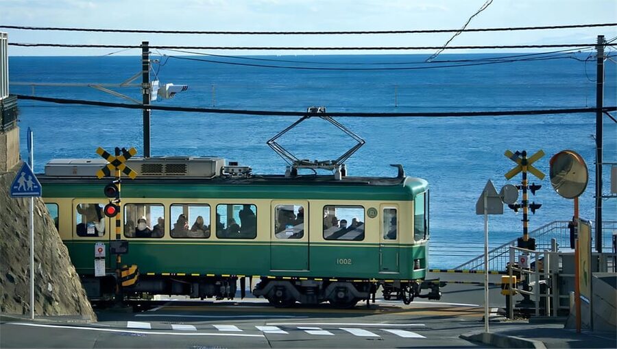 Tokyo: Kamakura & Enoshima Day Tour with Pickup & Train Ride - Great Buddha of Kamakura before heading back