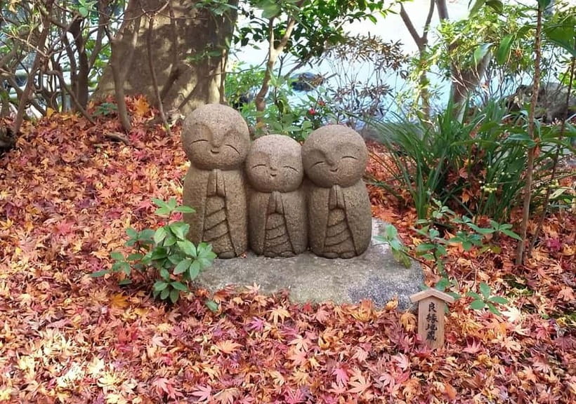 Tokyo: Kamakura & Enoshima Day Trip including Temple Tickets - Tsurugaoka Hachimangu: the shrine most people instinctively aim for