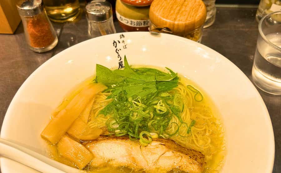Tokyo: Locals´ Secret Food Tour // Eat like a Japanese - Lines and waiting, the normal part of eating well in Japan