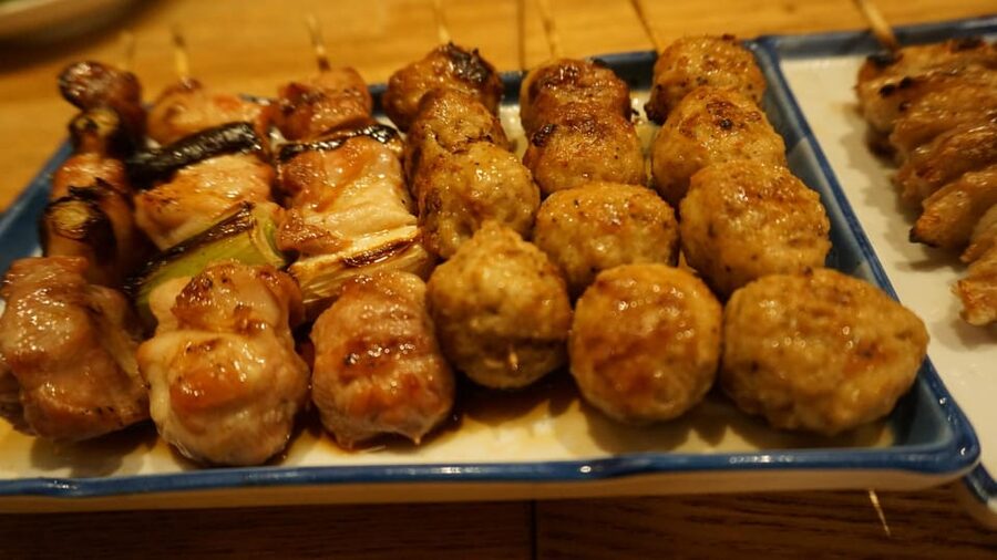Tokyo: Locals´ Secret Food Tour // Eat like a Japanese - Stop 4: Hidden chicken soba ramen, slow broth and careful strain