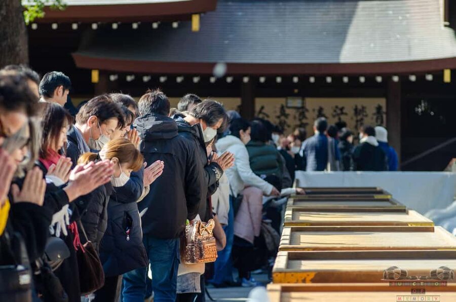 Tokyo: Meiji Jingu, Harajuku, Shibuya, and Shijuku Tour - Shinjuku at sunset: Omoide Yokocho, Golden Gai, and the Godzilla moment