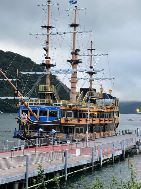 Tokyo: Mount Fuji & Hakone Private Tour with Guide - Oshino Hakkai: eight snowmelt ponds, tea, and a snack-friendly break
