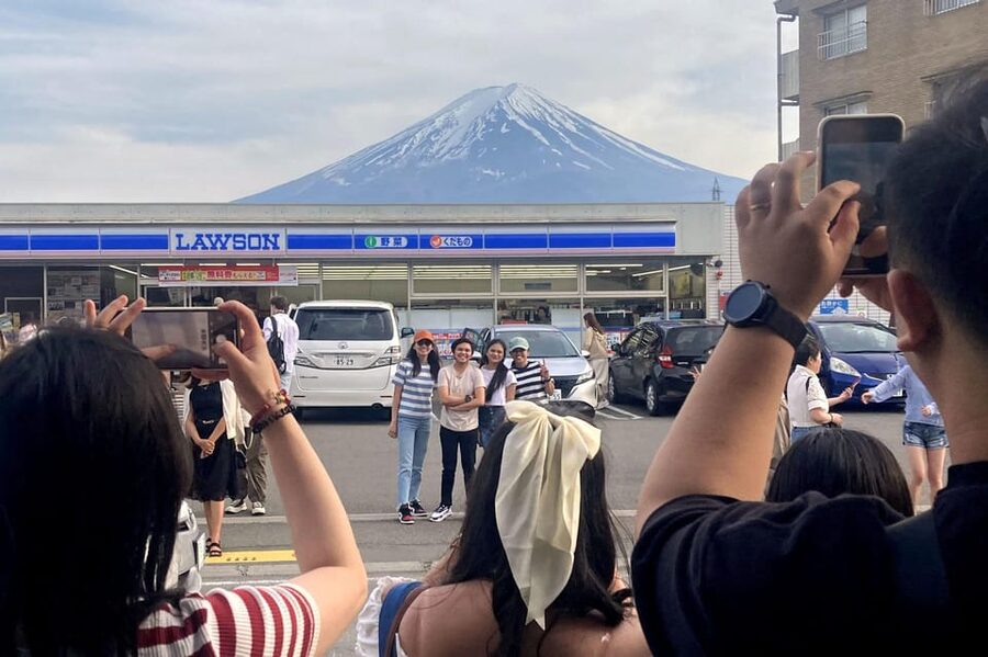 Tokyo: Mt. Fuji & Hakone Private Custom Tour English Driver - Mt. Fuji viewpoints that feel classic, from Chureito Pagoda to the 5th Station