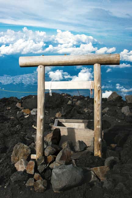 Tokyo: Mt. Fuji & Lake Kawaguchi Private Tour with Transfer - Lake Kawaguchi, Oishi Park, and Mt. Kachi Ropeway Views