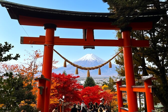 Tokyo: Mt.Fuji & Lake Kawaguchiko 1-Day Bus Tour w/Optional Lunch - Arakurayama Sengen Park and Chureito Pagoda: The Fuji Postcard Moment