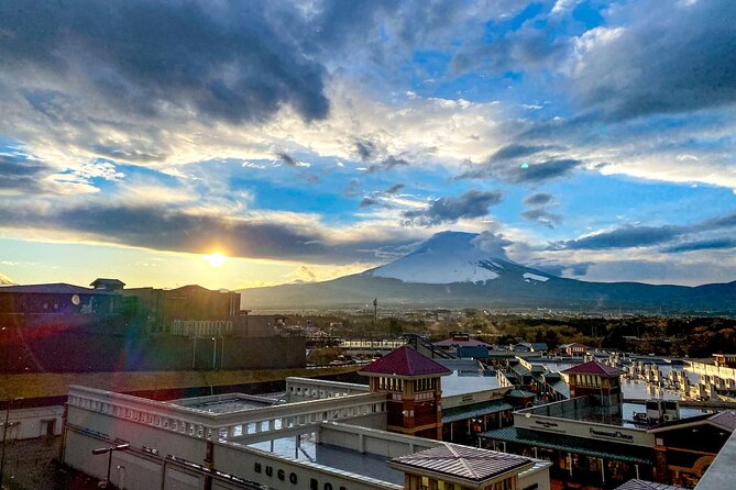 Tokyo: Mt. Fuji, Oshino Hakkai and Gotemba Outlets 1-Day Bus Tour - Guide and Language Dynamics on a Bilingual Day