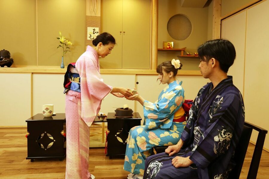 Tokyo: Practicing Zen with a Japanese Tea Ceremony - Zen Buddhism, Japanese Art, and Architecture: The Meaning Behind the Manners