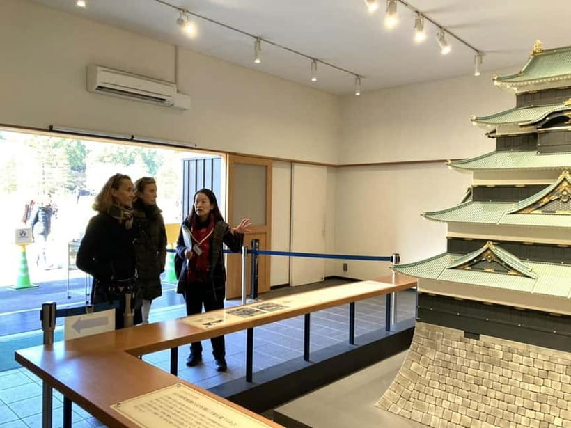 Tokyo: Pvt. Tour - Edo Castle & Imperial Palace East Gardens - Meeting at Wadakura Fountain Park, then stepping into a calmer Tokyo
