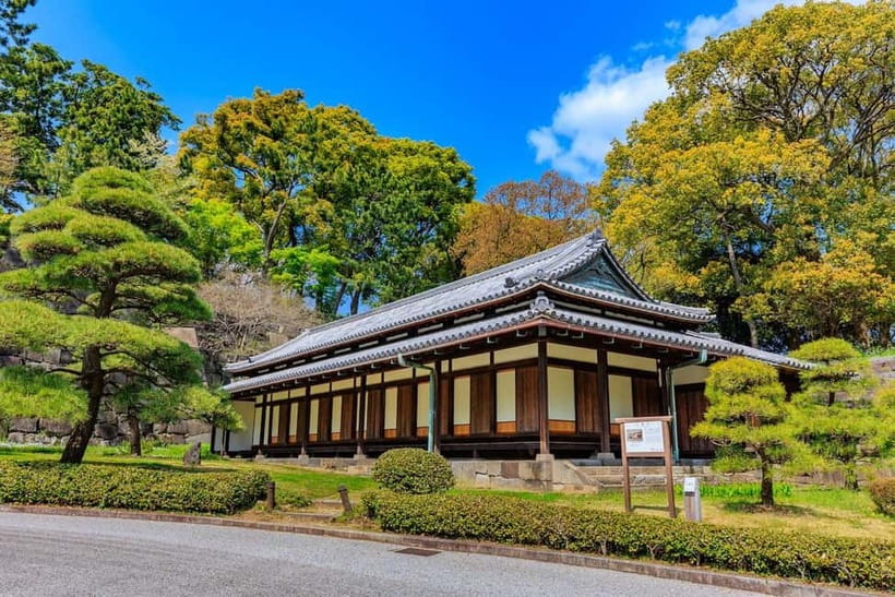 Tokyo: Pvt. Tour - Edo Castle & Imperial Palace East Gardens - How the guide turns the grounds into a story you can remember