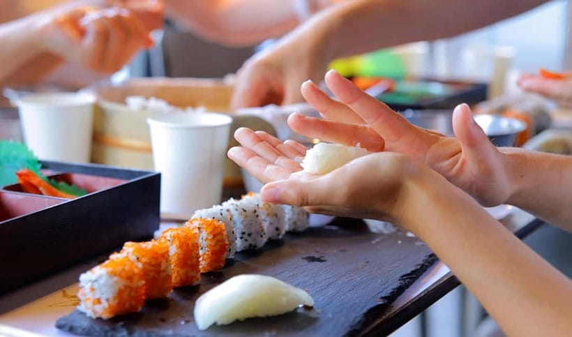 Tokyo: Roll and Authentic Sushi Making Class in Asakusa - Eating the Result, Plus Optional Sake and Beer