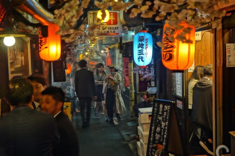 Tokyo: Shinjuku Bar Hopping with All-You-Can-Drink & Dinner - The 3-bar flow: how the food and drinks are designed
