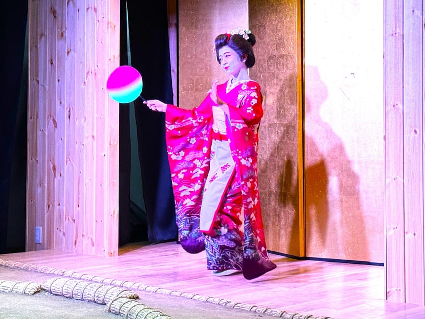 Tokyo: Sumo Show Experience with Chicken Hot Pot and a Photo - Stepping into the ring: the challenge, the rules, and the lottery