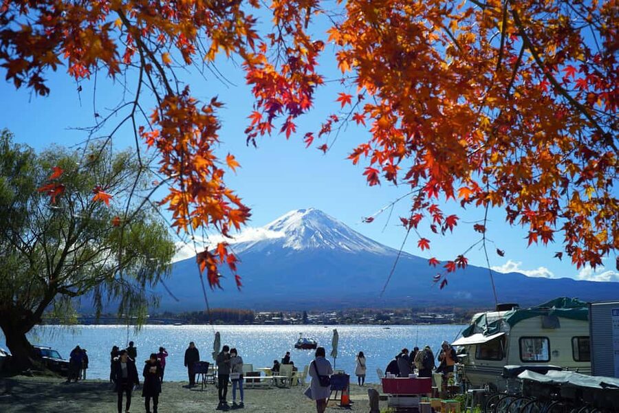 “Tokyo to Mt. Fuji & Hakone: Private Customizable Day Trip” - Lunch stop, then Gotemba for shopping time