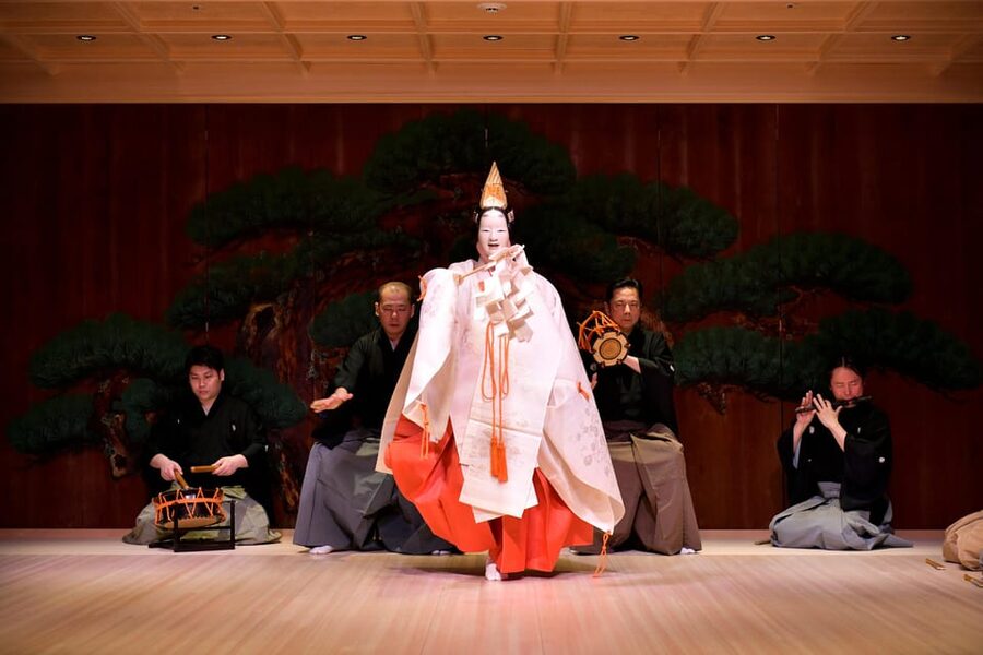 Tokyo: Traditional Japanese Performing Arts Show and Dinner - SUIGIAN under Fukutoku Shrine: the Tokyo dinner-show setting