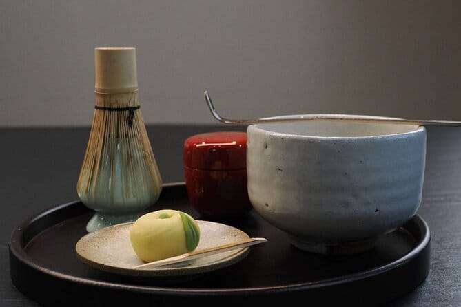 Tokyo Traditional Tea Ceremony with a Japanese Tea Master - Warming up with wakocha and cake