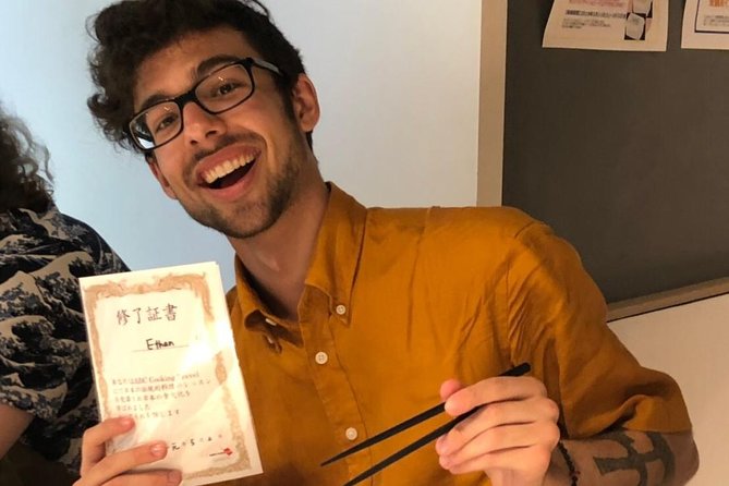 Tokyo Tsukiji Fish Market Tour and Sushi Making Lesson - Lunch with your creations, plus a drink choice