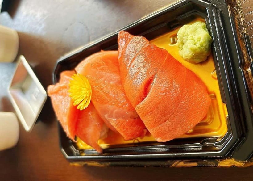 Tokyo: Tsukiji Market and Hama-rikyu Gardens Guided Tour - Tsukiji Hongwanji: A Calm Start Before the Food Chaos