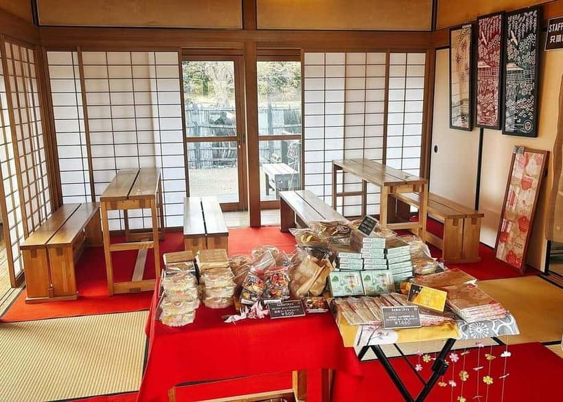 Tokyo: Tsukiji Market and Hama-rikyu Gardens Guided Tour - Hama-rikyu Gardens: Edo-Period Garden Calm With City Views