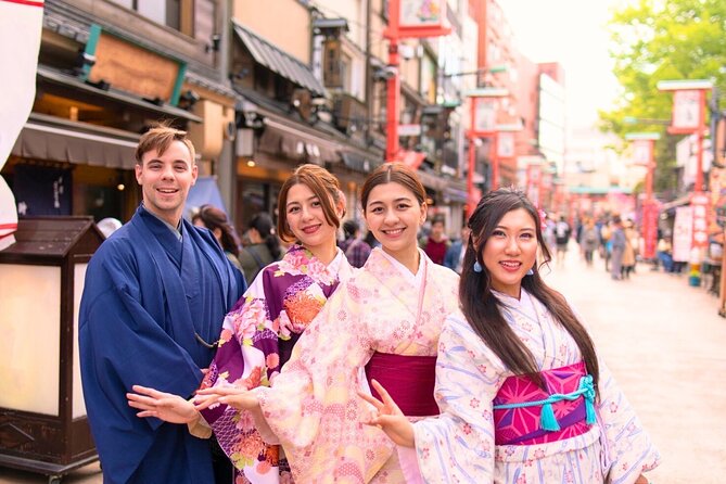 Tokyo: Winter Kimono Experience in Asakusa - Meet Kazune at the shop and get dressed the right way