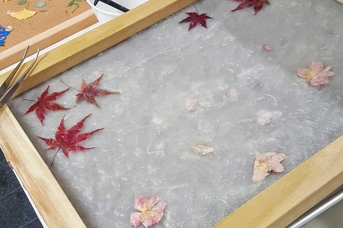 Traditional Japanese Washi Papermaking- Kyoto morning - Seasonal pressed flowers and maple-leaf style creativity