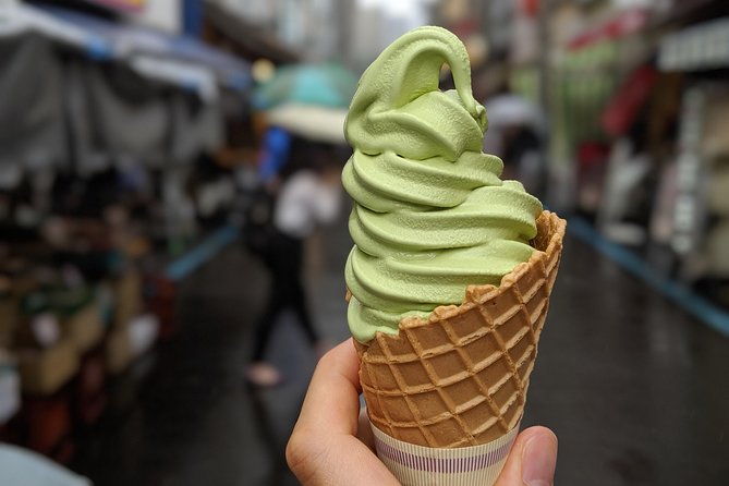 Tsukiji Fish Market Food Tour: Seafood, Street Food & Hidden Gems - The guide makes the difference: orientation, pacing, and real choices