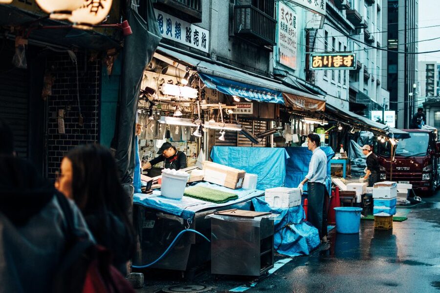 Tsukiji: Outer Market Walking Tour & Sake Tasting Experience - The sake salon: What unlimited tastings really teach you