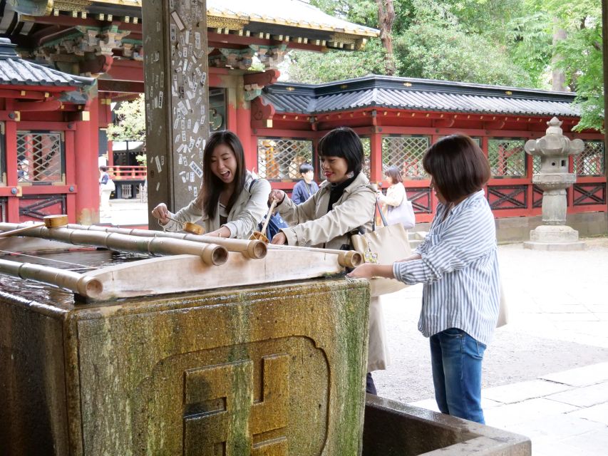 Yanaka District: Historical Walking Tour in Tokyo's Old Town - The cafe break: painting a Maneki neko in an old house
