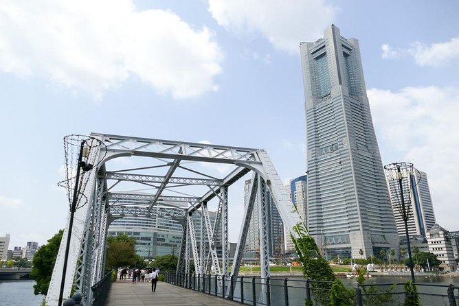 Yokohama 4hr Private Tour with Government-Licensed Guide - Sankeien Gardens: historic buildings, ponds, and those spring photos